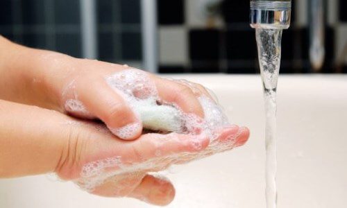 अपने हाथ धोने के लिए कैसे